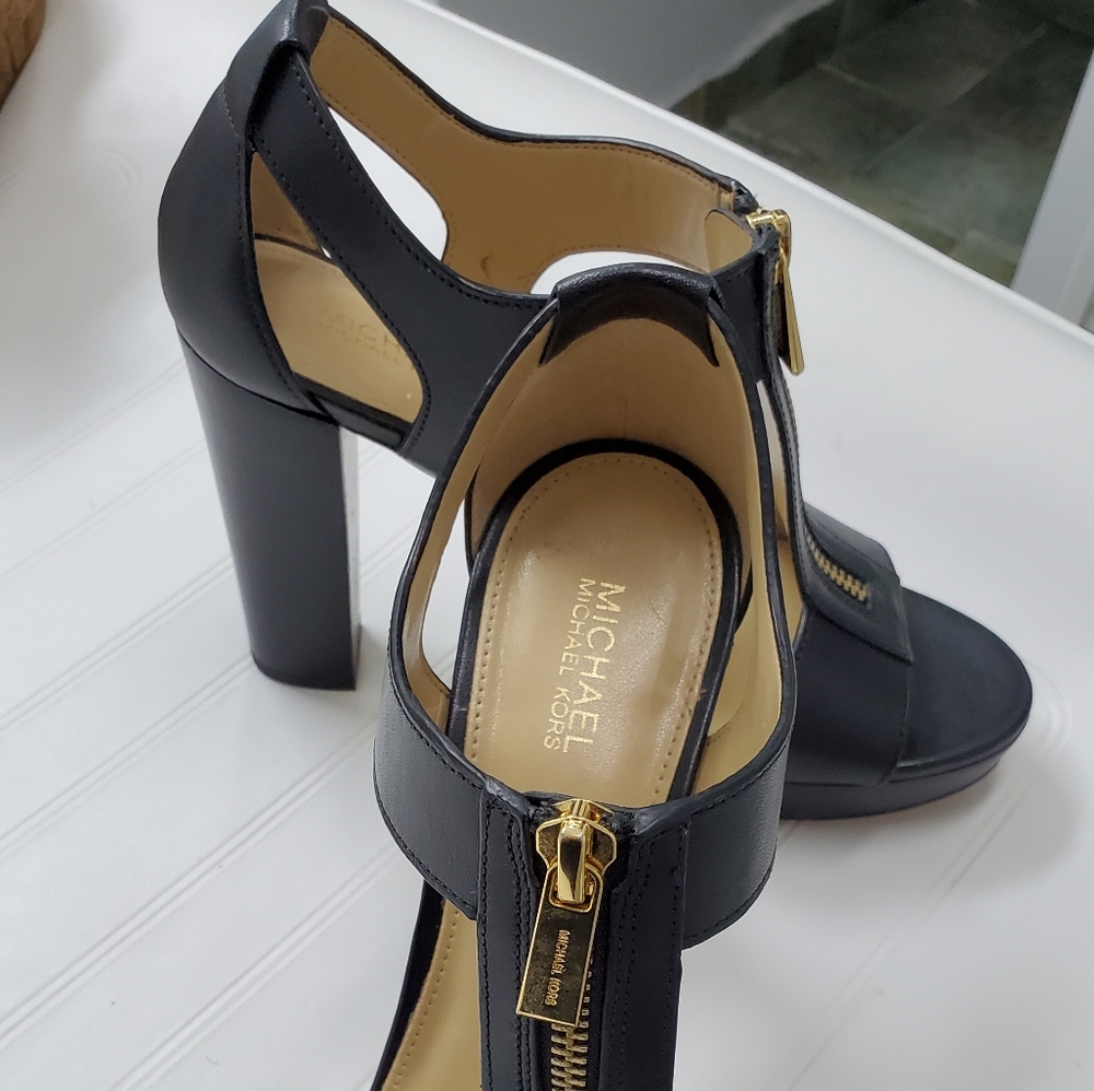 Used almost new Sandals